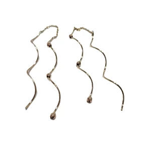 گوشواره مینیمال طرح پیچ البرنادو