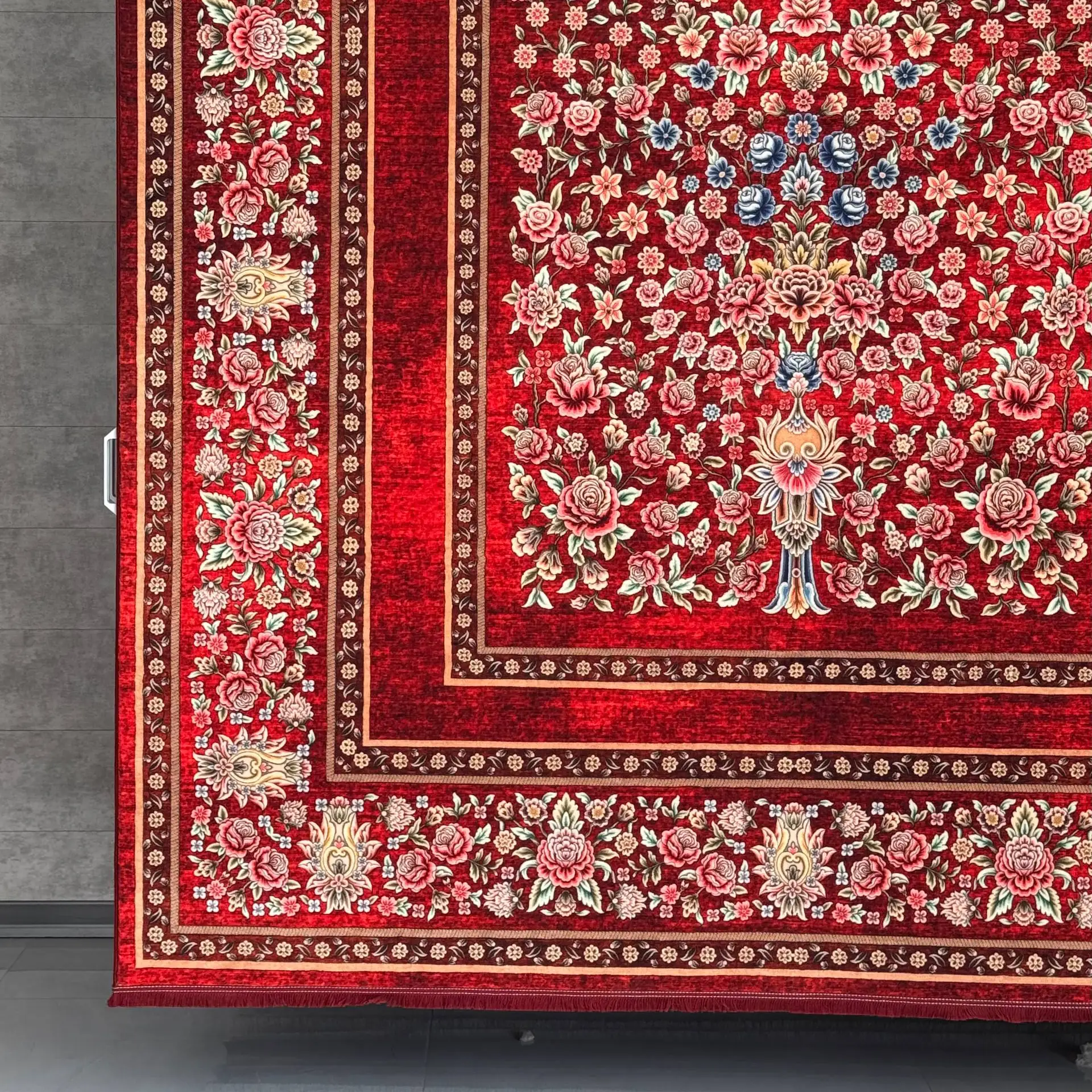 فرش ابریشم ماشینی ۷۷ رج کد باغ گل قرمز