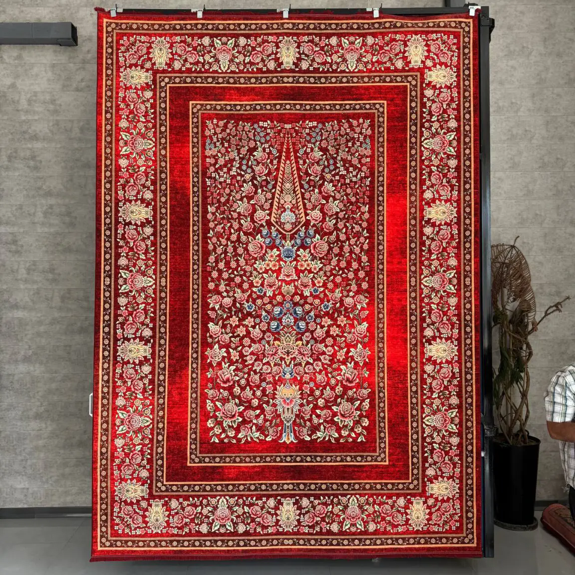 فرش ابریشم ماشینی ۷۷ رج کد باغ گل قرمز