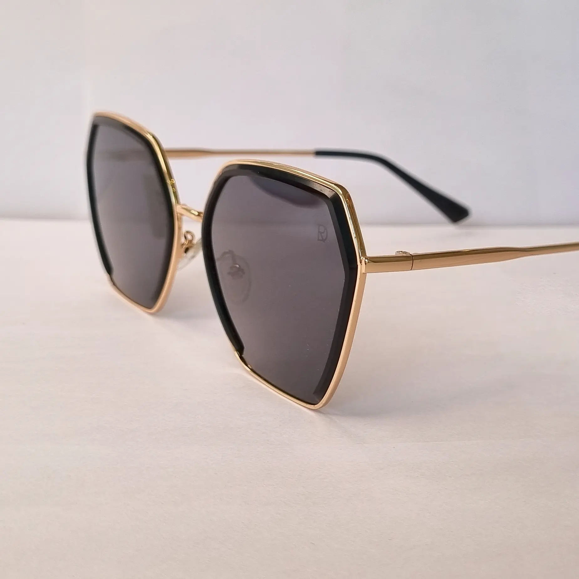 عینک آفتابی زنانه مدل Rabert Deniro 2025