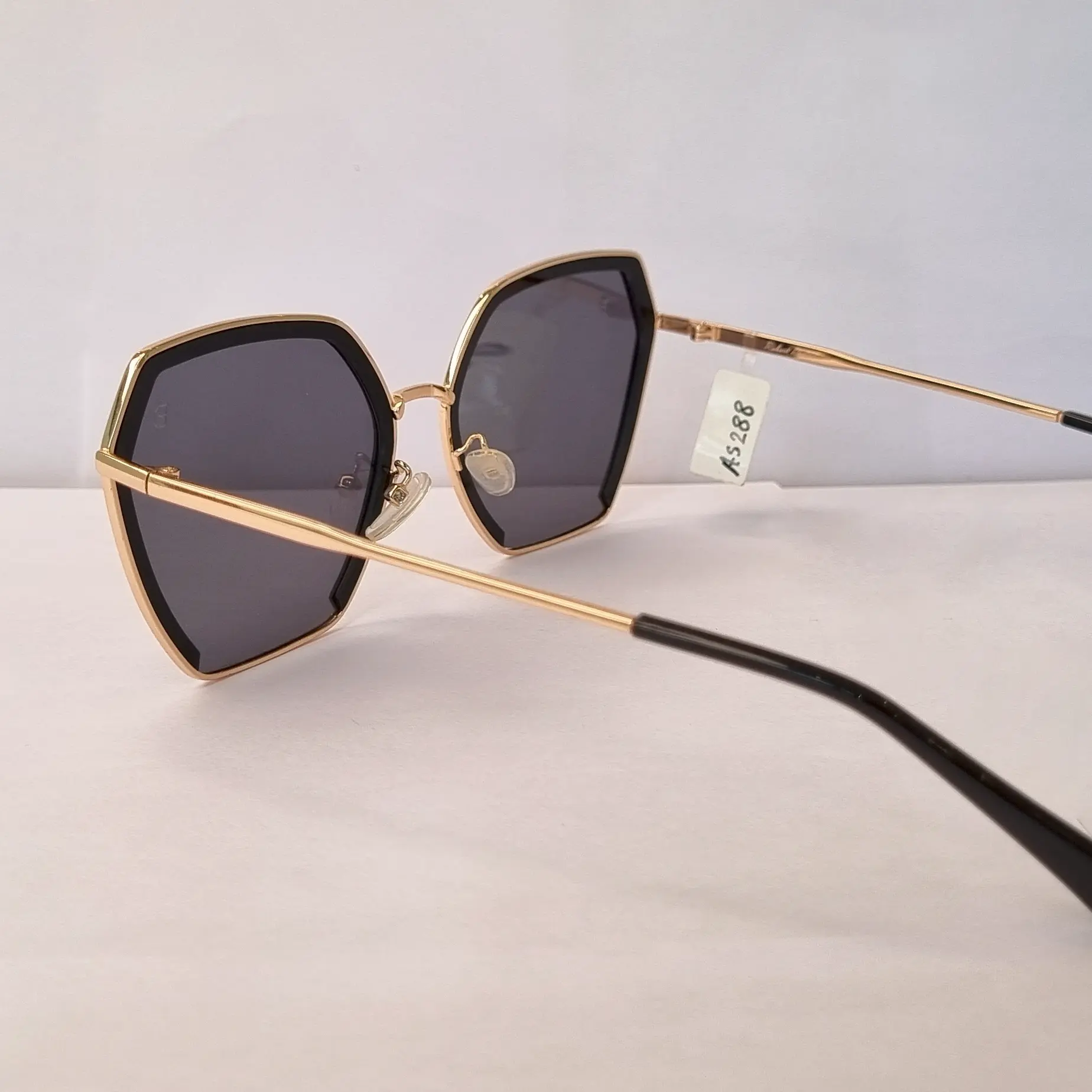 عینک آفتابی زنانه مدل Rabert Deniro 2025