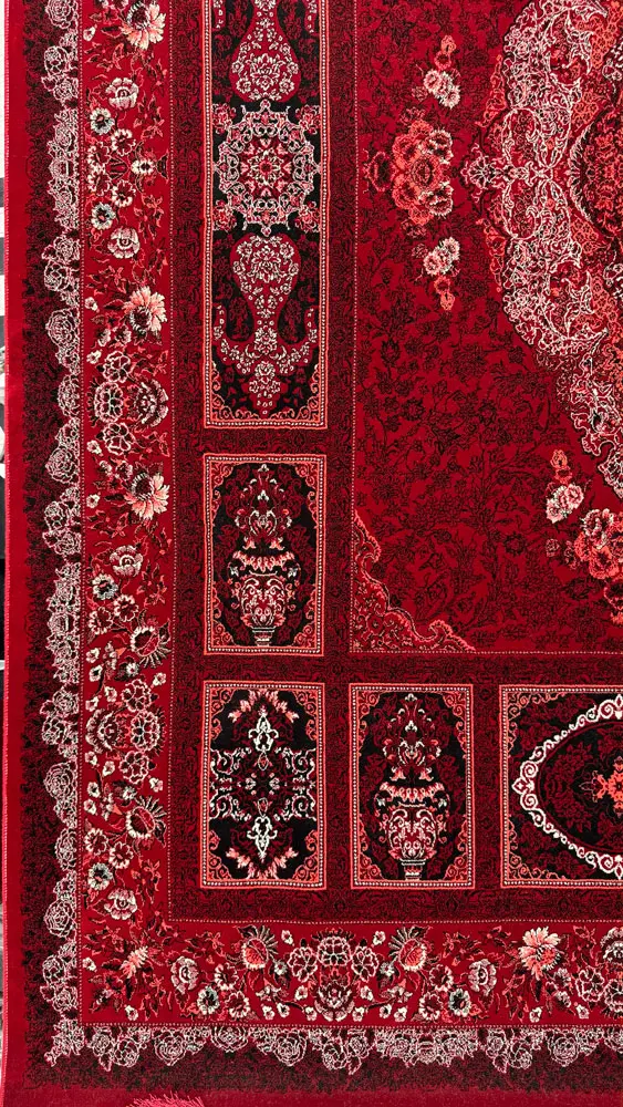 فرش 700 شانه اکرلیک طرح هیروان زمینه لاکی