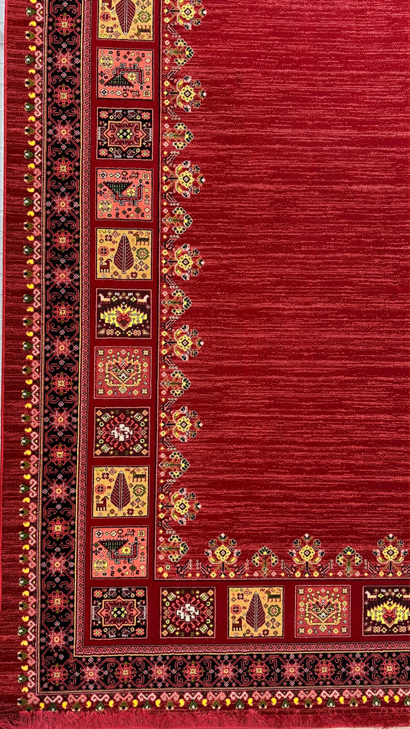 فرش 700 شانه اکرلیک طرح لیانا زمینه لاکی