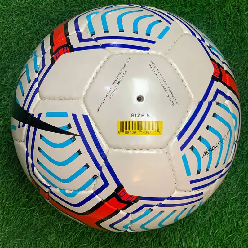 توپ فوتبال دوختی نایک مخصوص چمن طبیعی