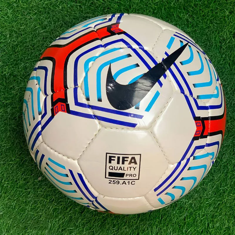 توپ فوتبال دوختی نایک مخصوص چمن طبیعی