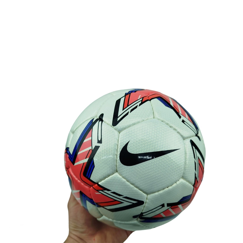 توپ فوتبال دوختی نایک مخصوص چمن طبیعی