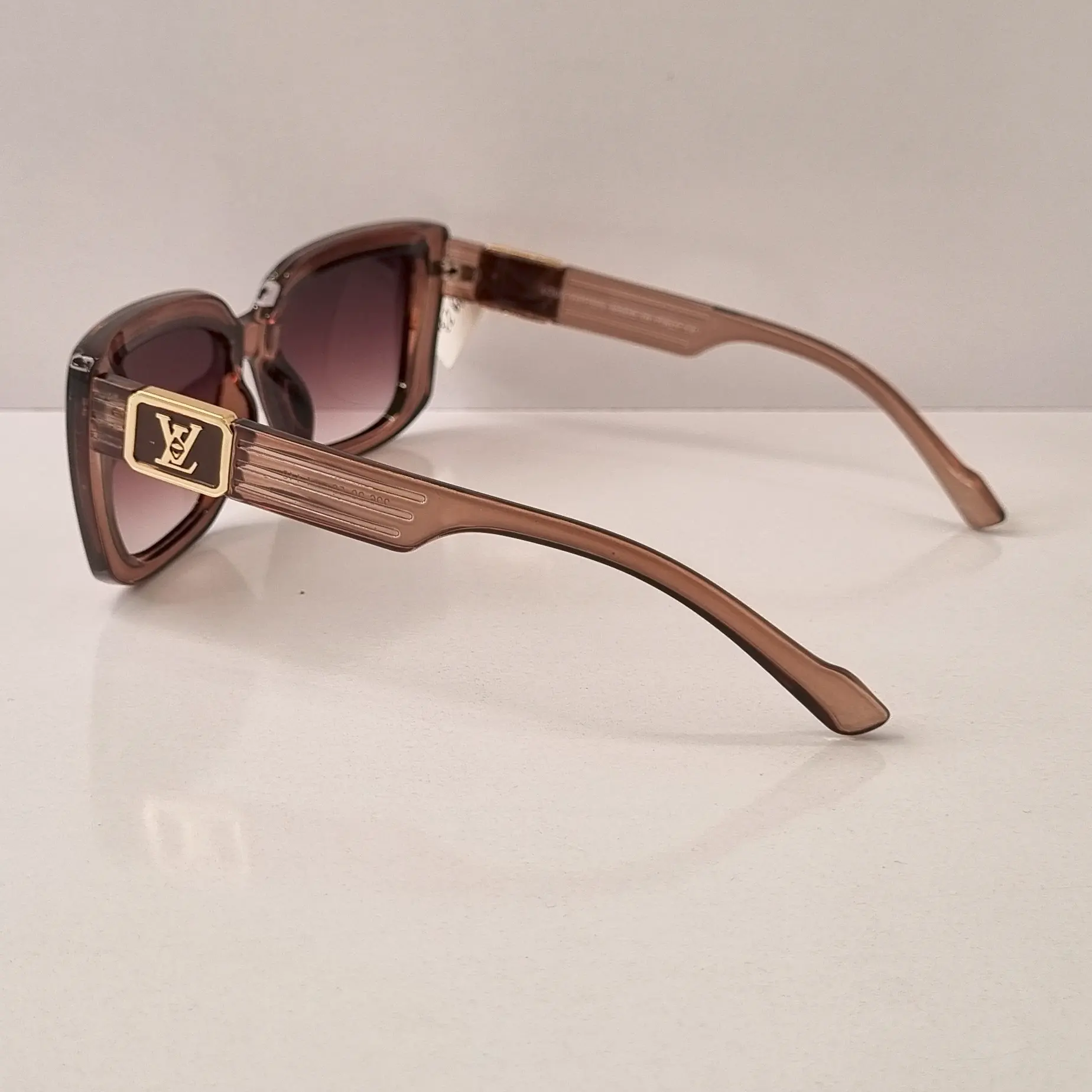 Louis Vuitton 226-20