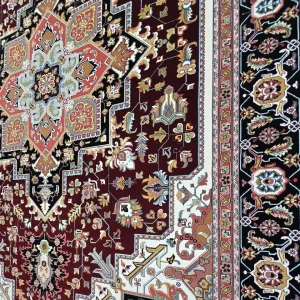 فرش 700 شانه آکرلیک تراکم 2550 کمیل مدل حریر رنگ زمینه لاکی