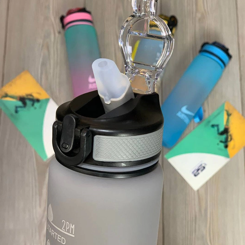 قمقمه یک لیتری مات نی دار